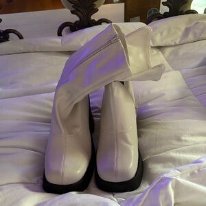Elegant White Women's Boots Steven madden size 7.5 women's